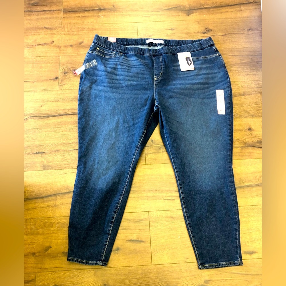 NWT LEVIS SIGNATURE PULL ON SKINNY JEANS IN SIZE 39/28 with two back pocket